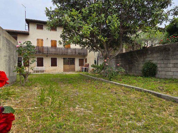 casa indipendente in vendita a Cassola in zona San Zeno