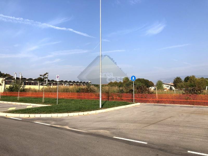 terreno edificabile in vendita a Cassola