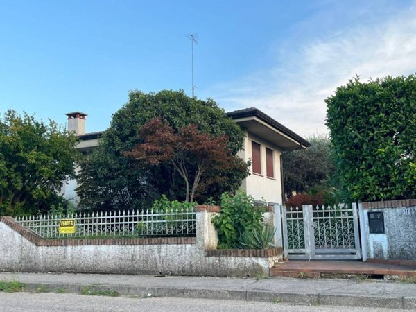 casa indipendente in vendita a Cassola in zona San Zeno