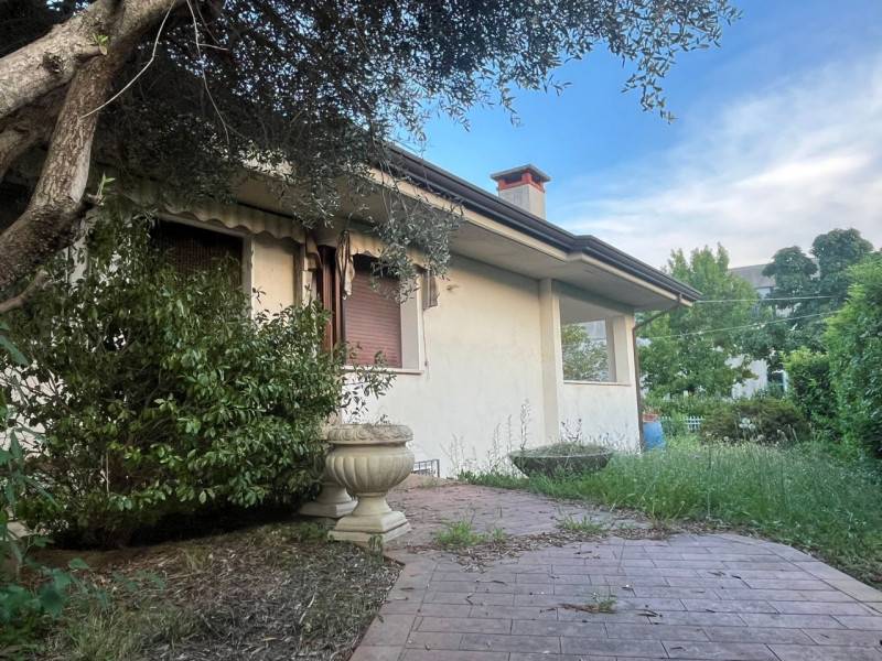 casa indipendente in vendita a Cassola in zona San Zeno