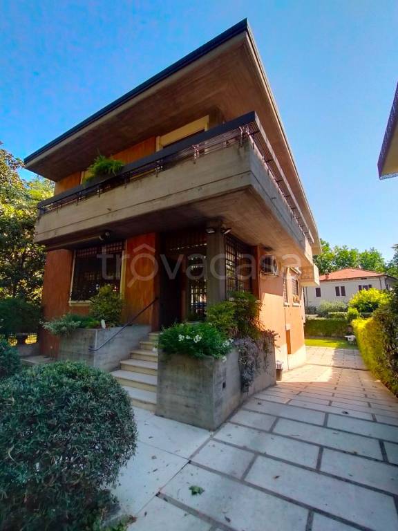 casa indipendente in vendita a Cassola in zona San Zeno