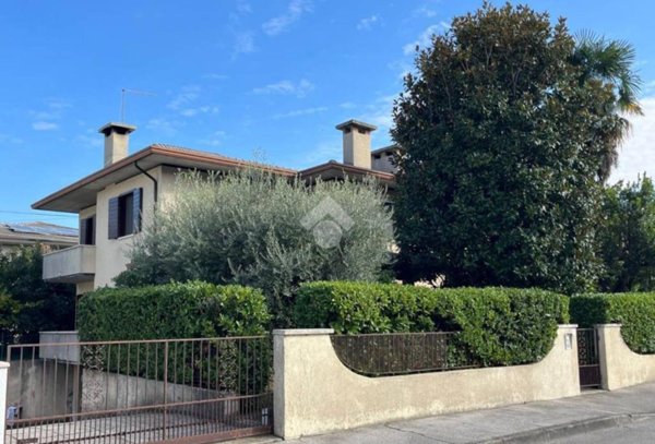 casa indipendente in vendita a Cassola