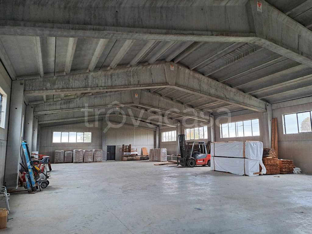 locale commerciale in vendita a Cassola