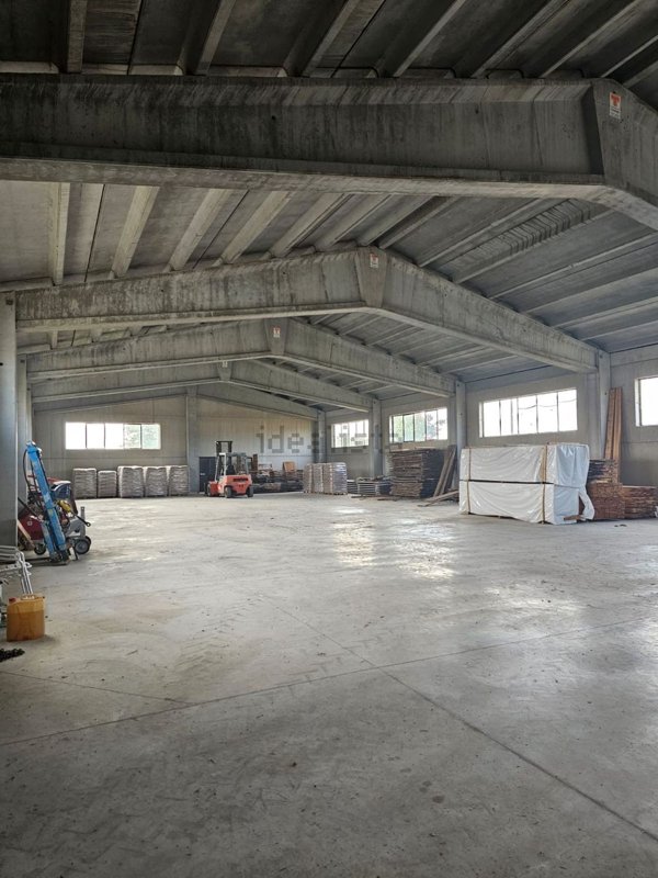 capannone in vendita a Cassola