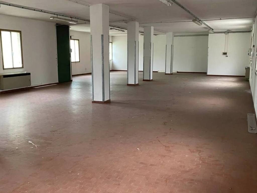 locale commerciale in vendita a Cassola