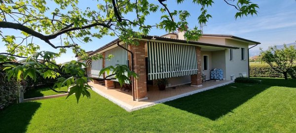 casa indipendente in vendita a Cassola in zona San Zeno