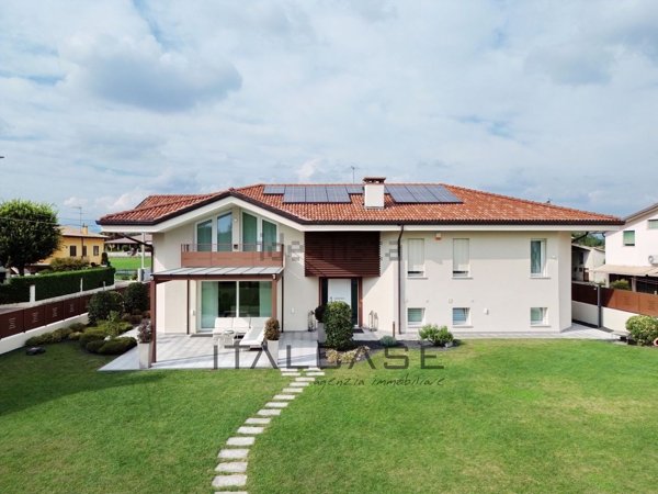 casa indipendente in vendita a Cassola