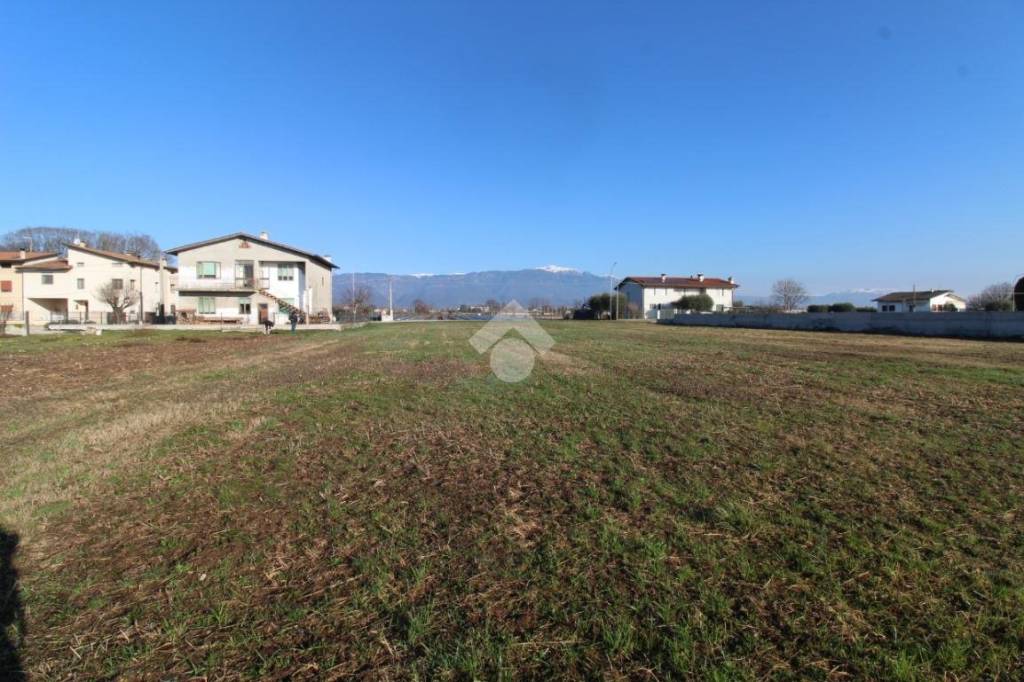 terreno edificabile in vendita a Cassola