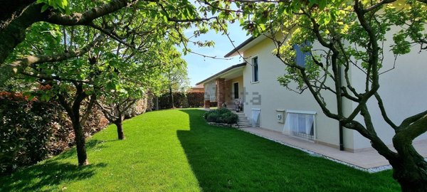 casa indipendente in vendita a Cassola in zona San Zeno