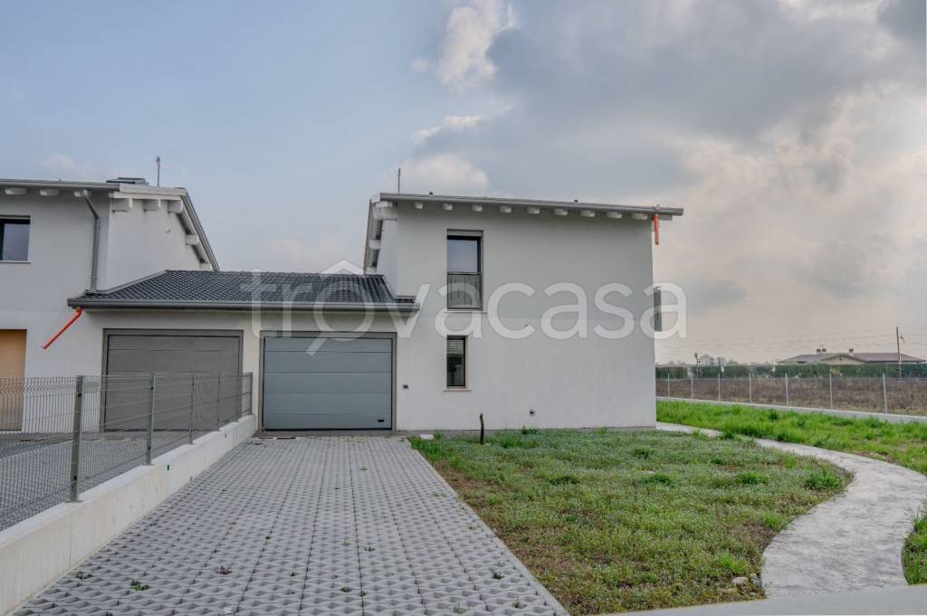 casa indipendente in vendita a Cassola