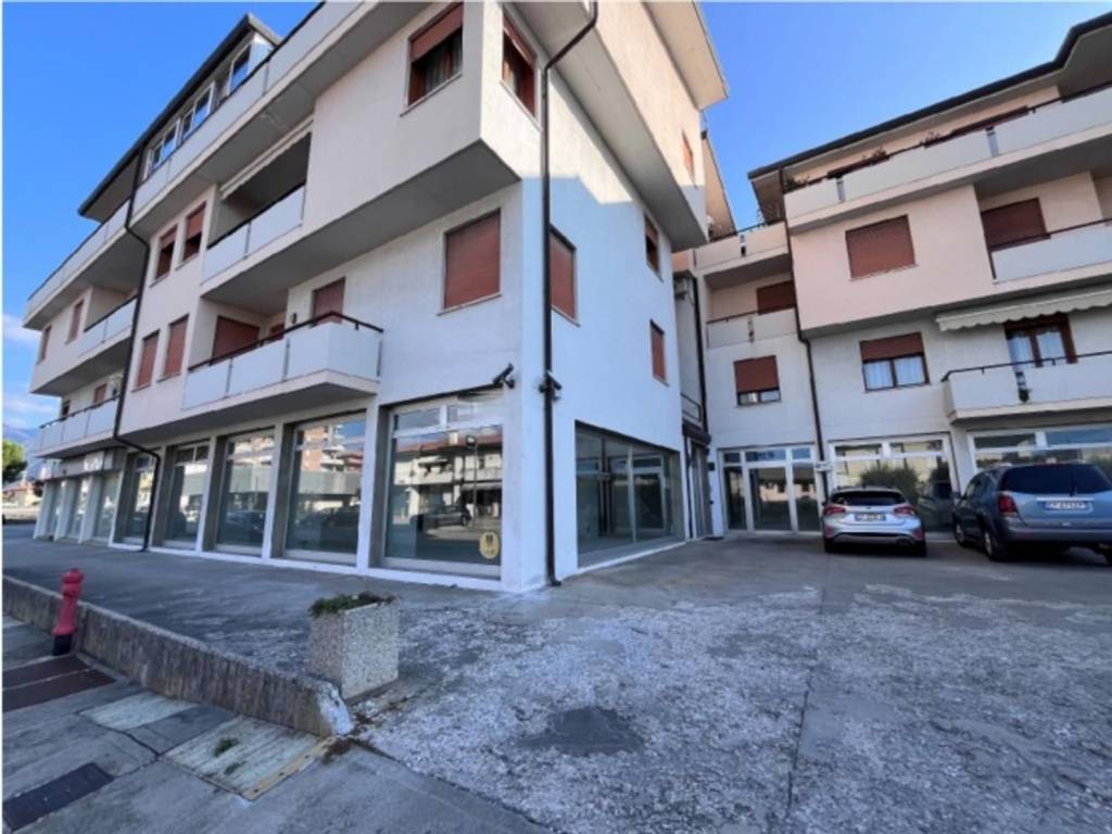 negozio in vendita a Cassola in zona San Zeno