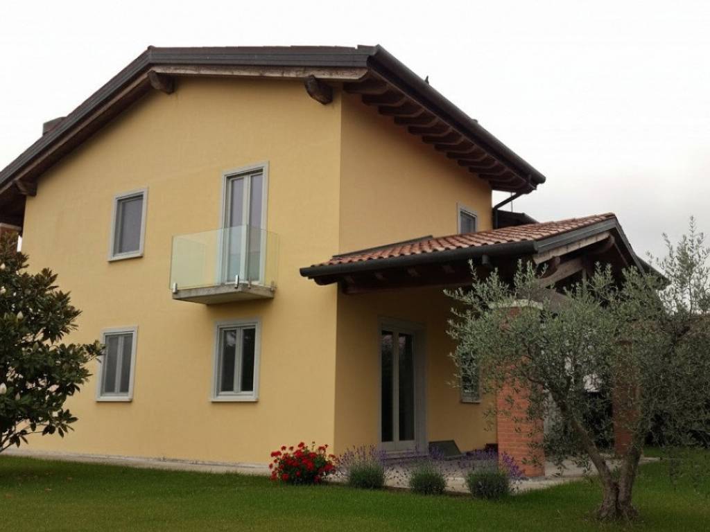 casa indipendente in vendita a Cassola