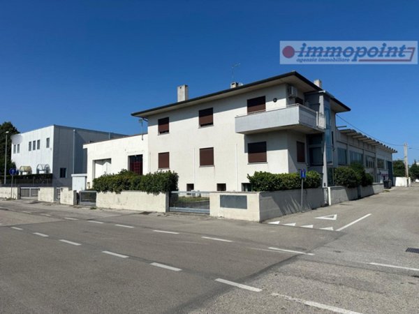 locale di sgombero in vendita a Cassola