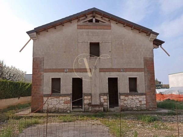 casa indipendente in vendita a Castegnero