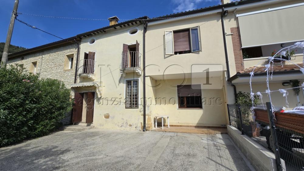 casa indipendente in vendita a Castegnero