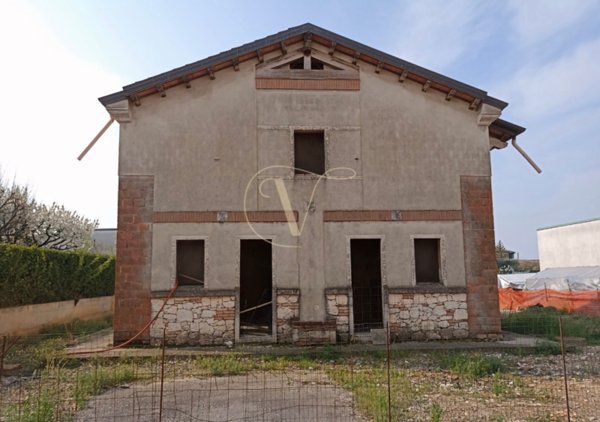 casa indipendente in vendita a Castegnero