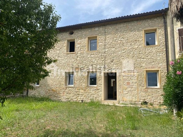 quadrivano in vendita a Castegnero