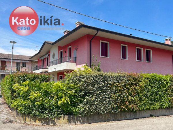 appartamento in vendita a Castelgomberto in zona Valle