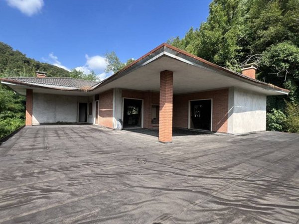 locale commerciale in vendita a Castelgomberto in zona Valle