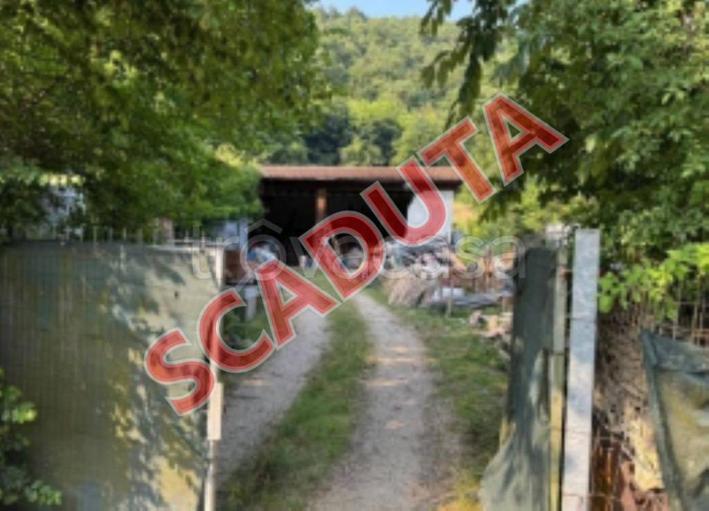 locale commerciale in vendita a Castelgomberto