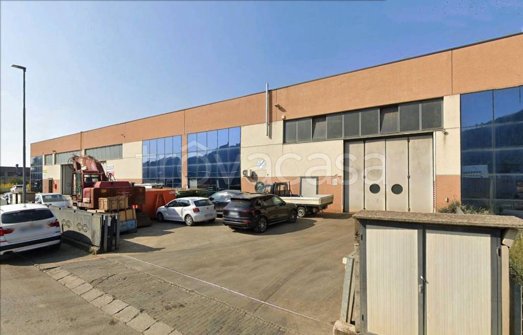 locale commerciale in vendita a Castelgomberto