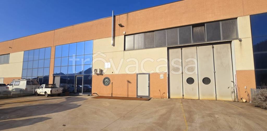 locale commerciale in vendita a Castelgomberto