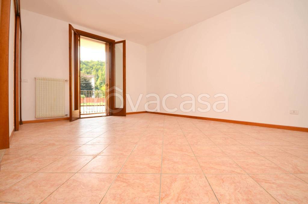 appartamento in vendita a Castelgomberto in zona Valle