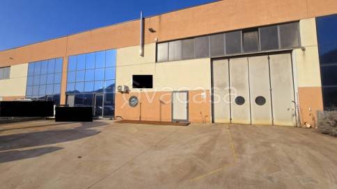 locale commerciale in vendita a Castelgomberto