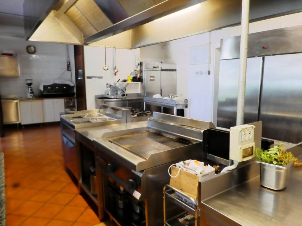 negozio in vendita a Castelgomberto