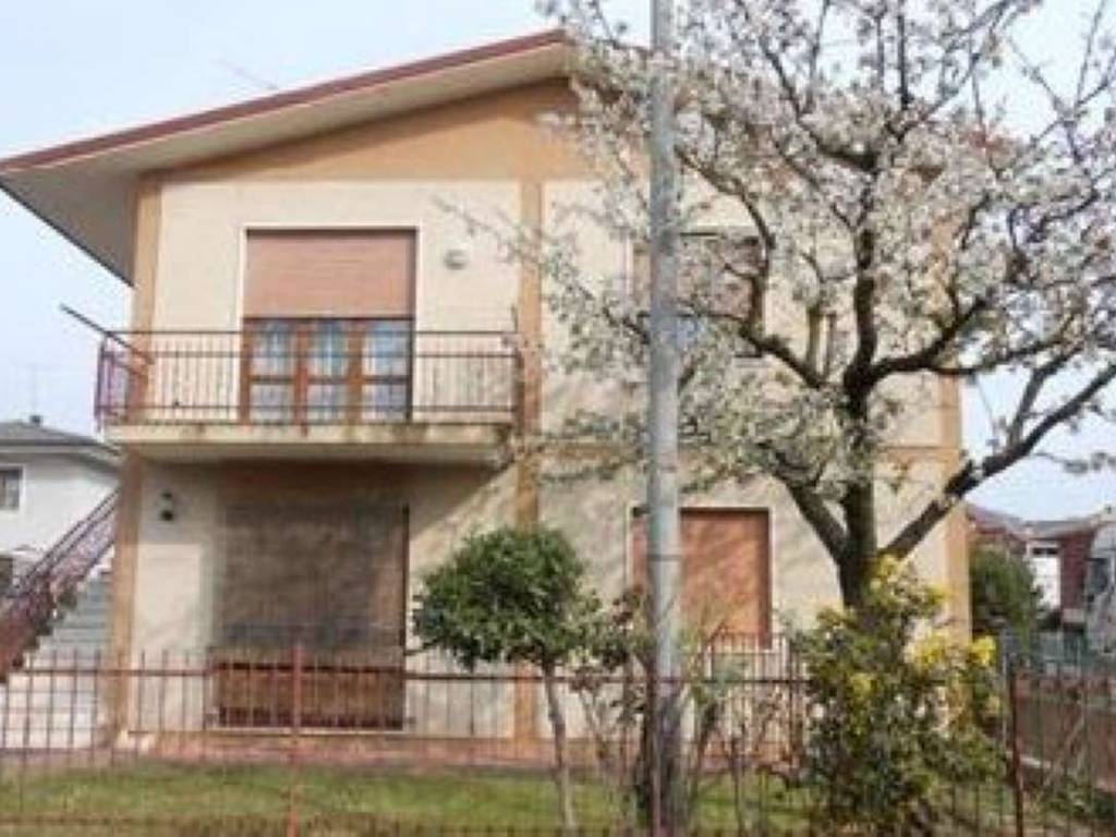 negozio in vendita a Castelgomberto