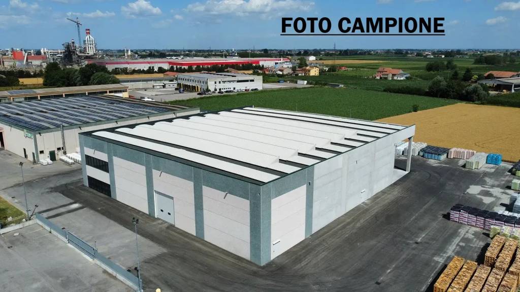 locale commerciale in vendita a Castelgomberto