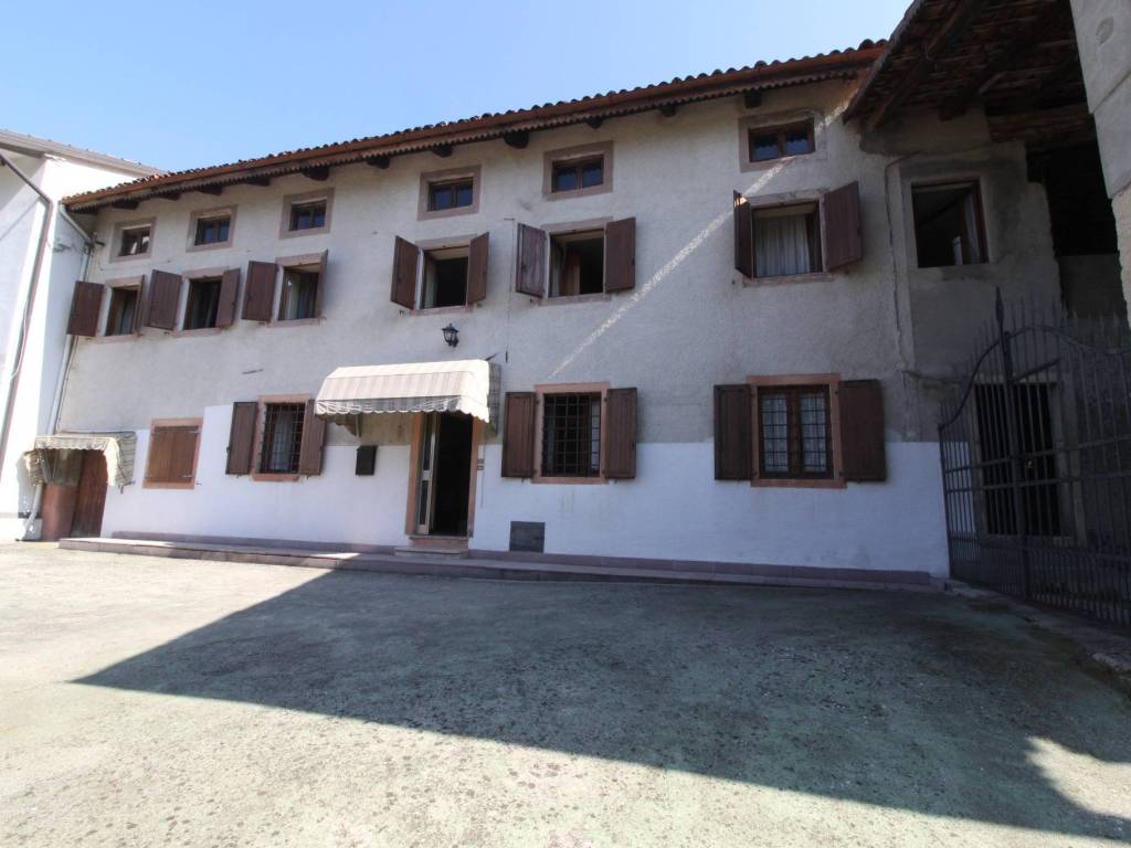 casa indipendente in vendita a Castelgomberto in zona Valle