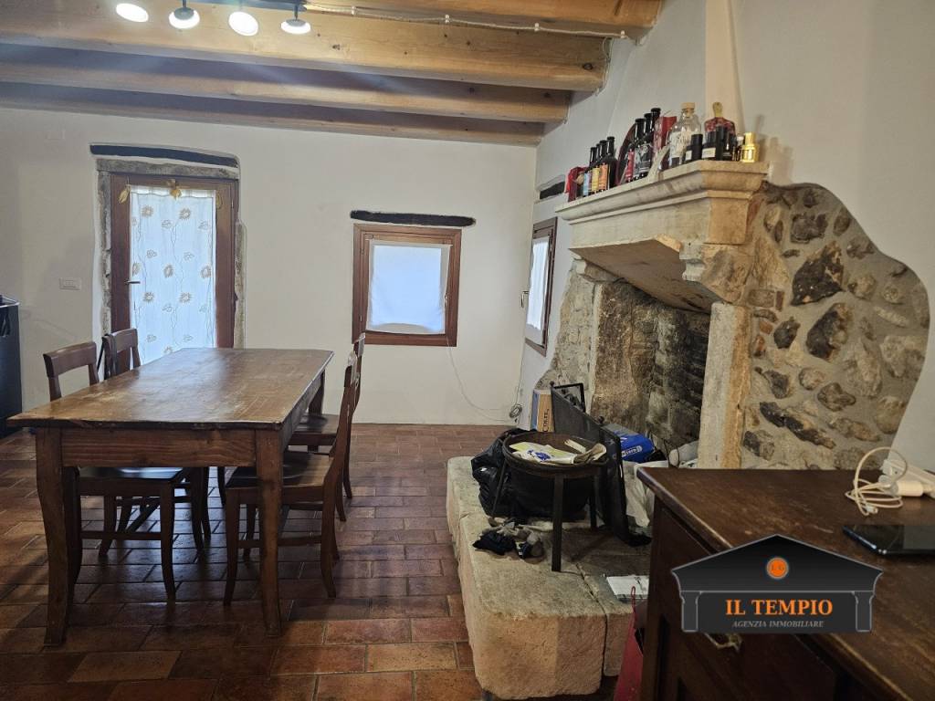 casa indipendente in vendita a Castelgomberto in zona Valle