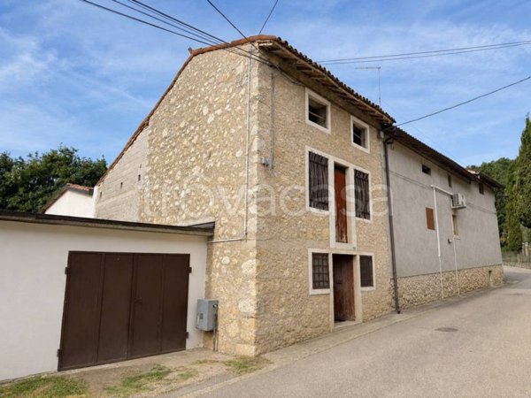 appartamento in vendita a Castelgomberto in zona Valle