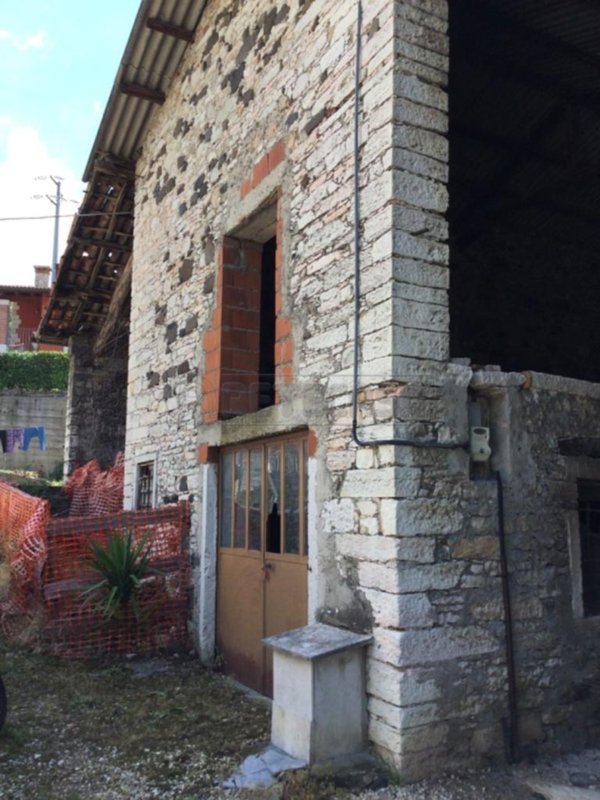 casa indipendente in vendita a Chiampo