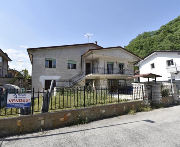 casa indipendente in vendita a Chiampo