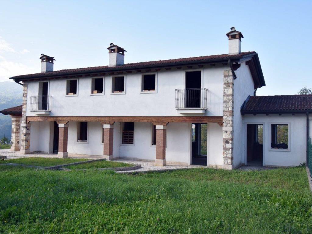 casa indipendente in vendita a Chiampo