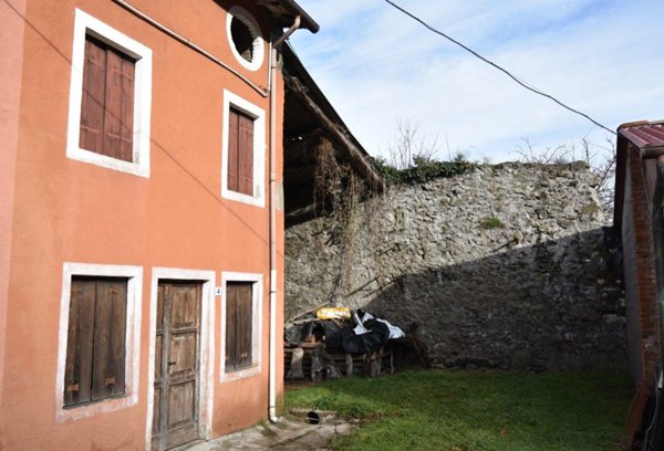 casa indipendente in vendita a Chiampo