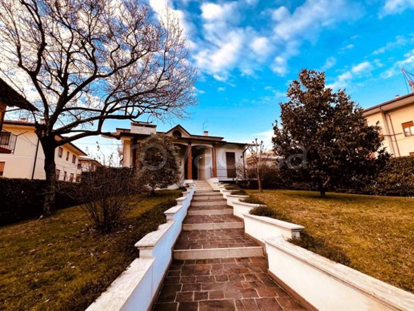 casa indipendente in vendita a Chiampo