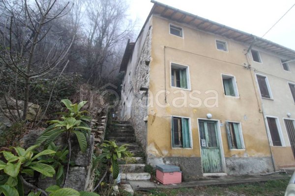 casa indipendente in vendita a Chiampo