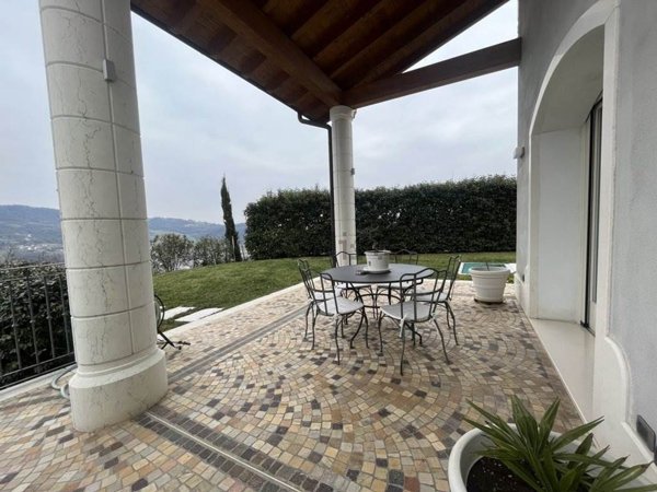 casa indipendente in vendita a Chiampo
