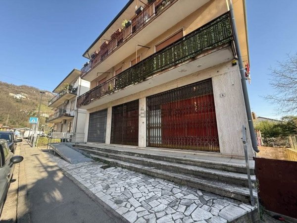 locale commerciale in vendita a Chiampo