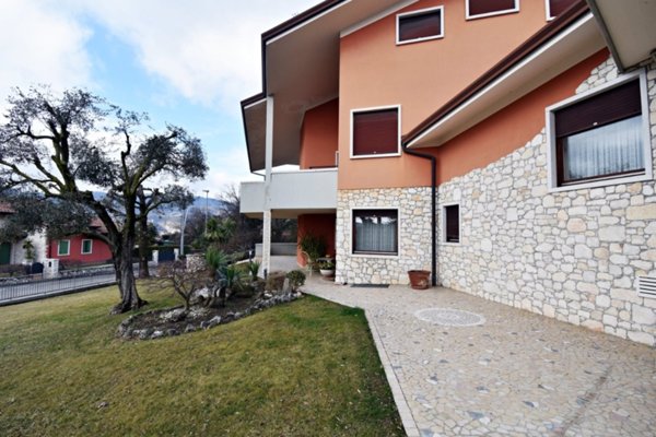 casa indipendente in vendita a Chiampo