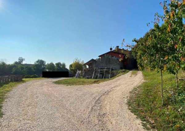 casa indipendente in vendita a Chiampo