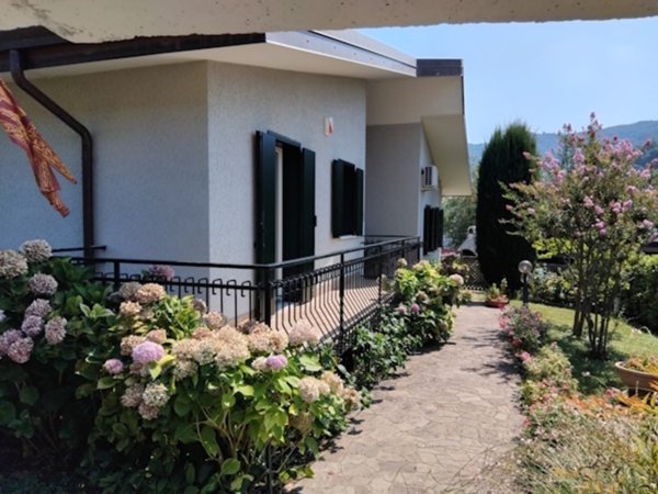 casa indipendente in vendita a Chiampo