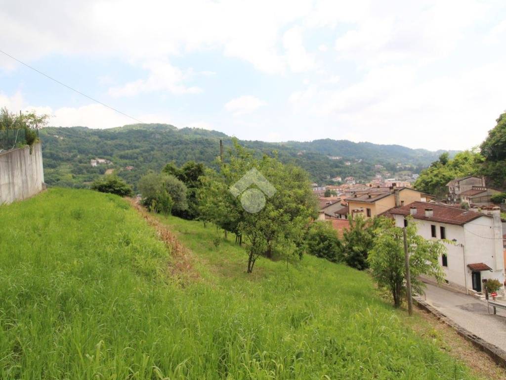terreno edificabile in vendita a Chiampo