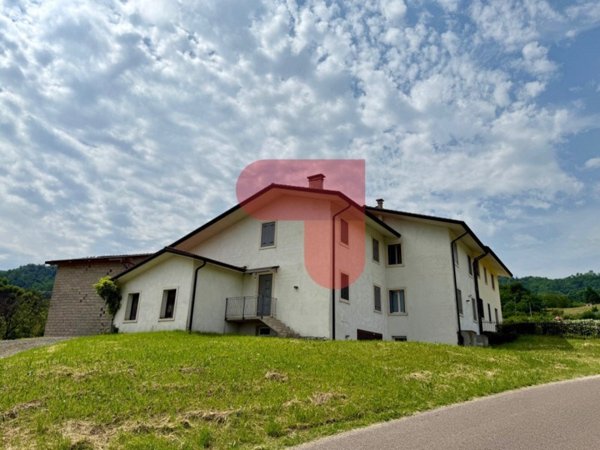 casa indipendente in vendita a Chiampo