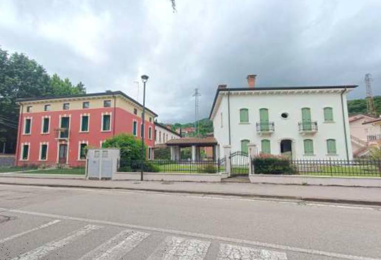 casa indipendente in vendita a Chiampo