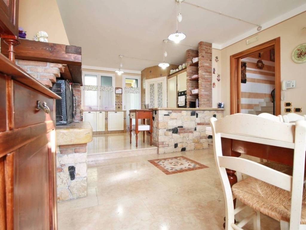 casa indipendente in vendita a Chiampo