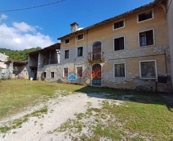 casa indipendente in vendita a Chiampo